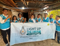 PLN UP2B NTT Terangi Impian Keluarga Prasejahtera di Hari Listrik Melalui Program Light Up The Dream